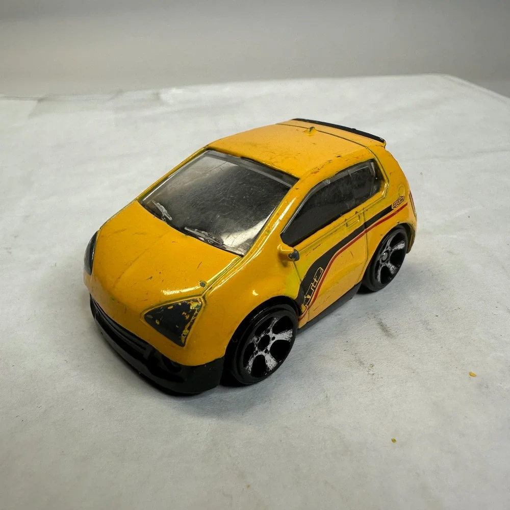 Fast Lane Yellow AT-002 Sport Hatchback Die-Cast Toy Car‎ 2013 Racing Stripes